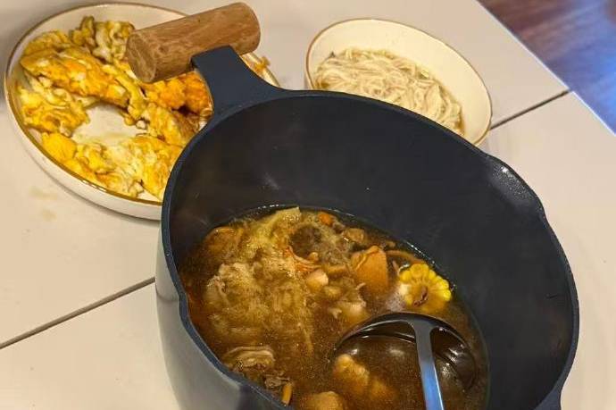 杨瀚森身处美国晒“家的味道” 季前赛首战对阵勇士 杨瀚森身处美国晒“家的味道” 季前赛首战对阵勇士