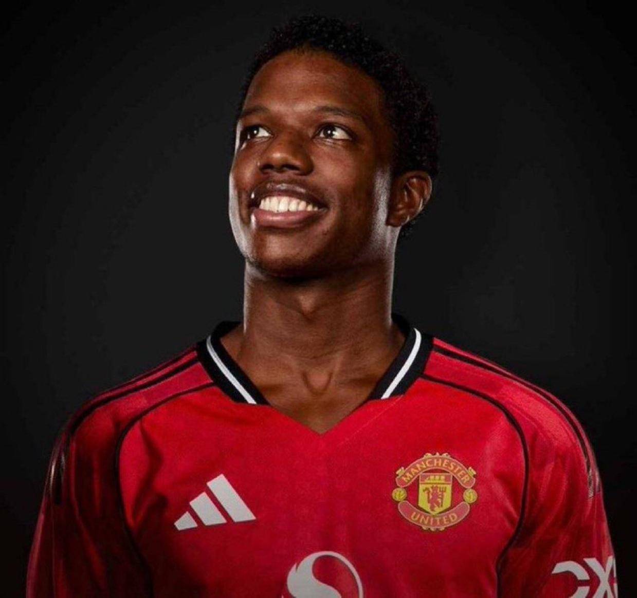 曼联钉子户被阿莫林下放二队!拼命表现态度出色,请缨出战却被拒 曼联钉子户被阿莫林下放二队!拼命表现态度出色,请缨出战却被拒