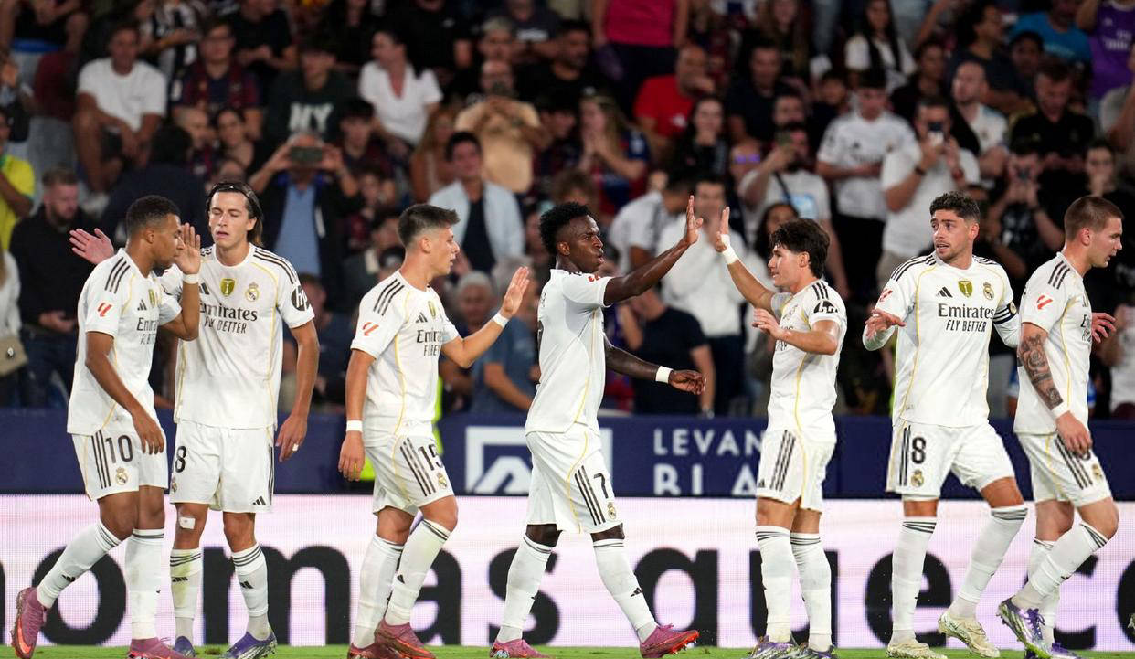 姆巴佩领衔,皇马全胜超越C罗,高居西甲榜首+甩开巴萨 姆巴佩领衔,皇马全胜超越C罗,高居西甲榜首+甩开巴萨