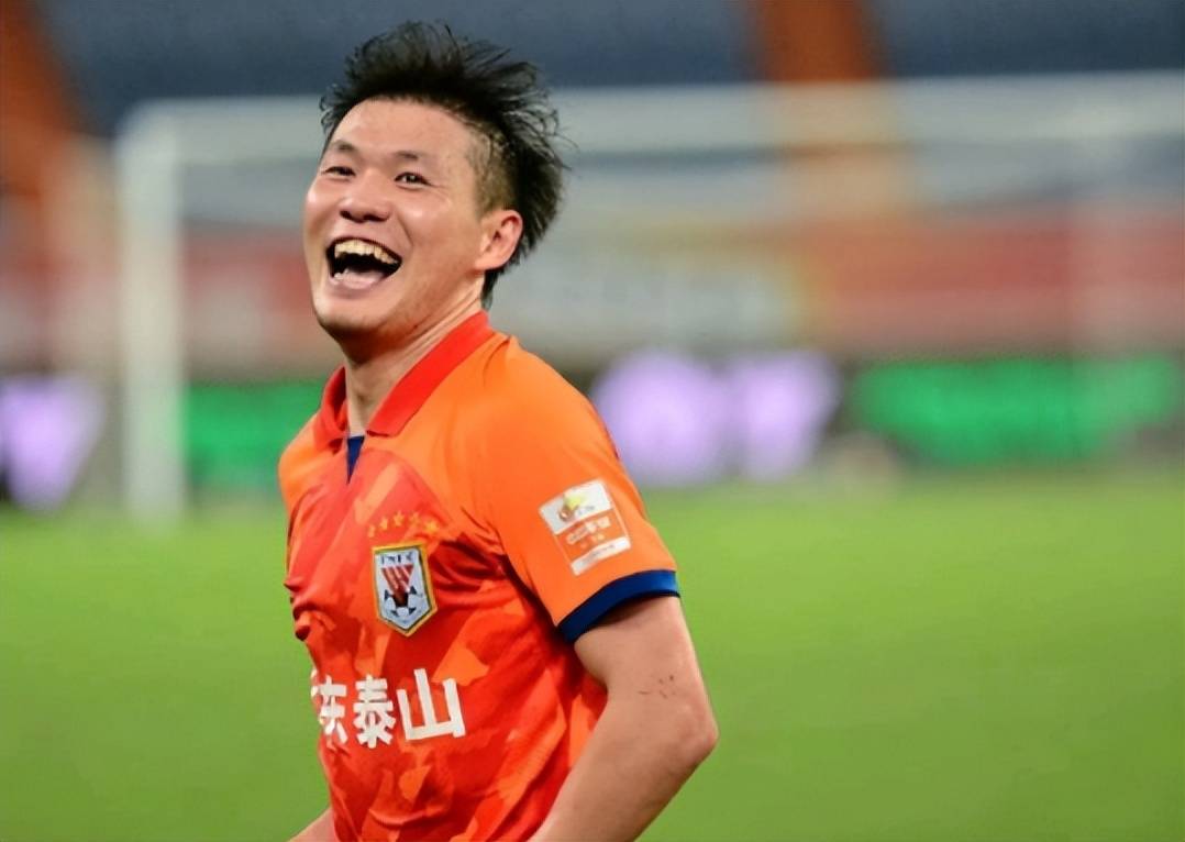 喜讯!两大德甲名帅首次联手举荐运作山东主力国脚后腰留洋德国,已承诺给他顶薪主力位置 喜讯!两大德甲名帅首次联手举荐运作山东主力国脚后腰留洋德国,已承诺给他顶薪主力位置